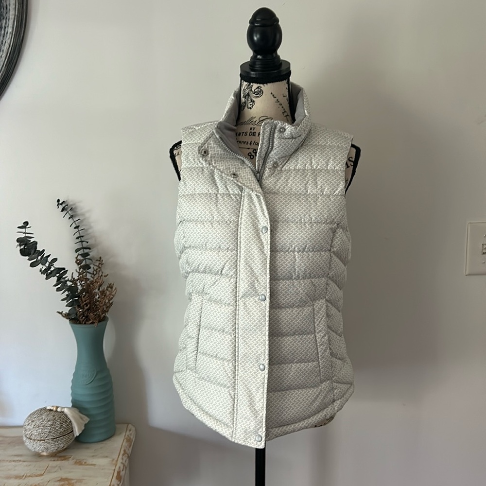 Gap Grey/White Patterned Zip Up Puffer Vest Women's size S